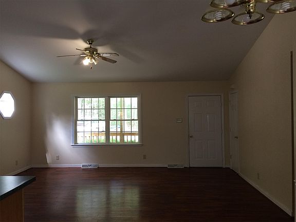 4th image of 67 Ross Ln