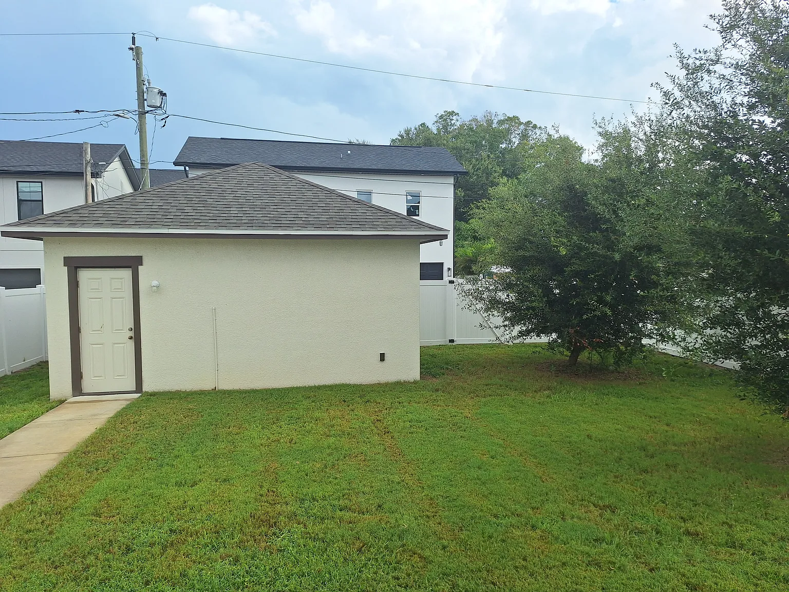 4 bed, 2272 sqft, $4,500 — Photo 3
