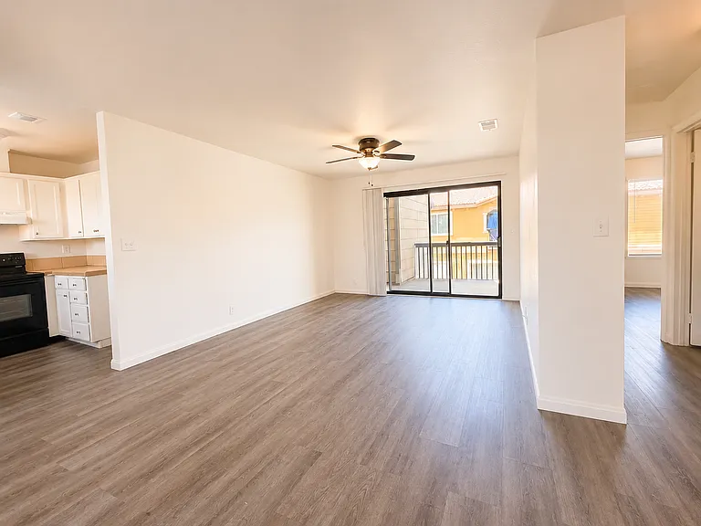 8582-8598 Tamarind Ave — Photo 6