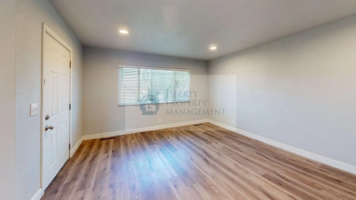 3 bed, 1519 sqft, $2,495 — Photo 2