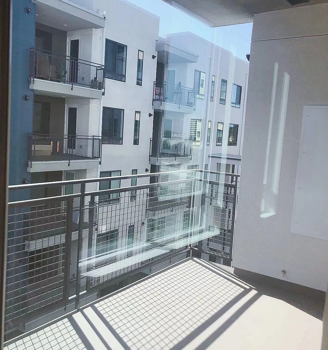 1 bed, 684 sqft, $2,990 — Photo 3