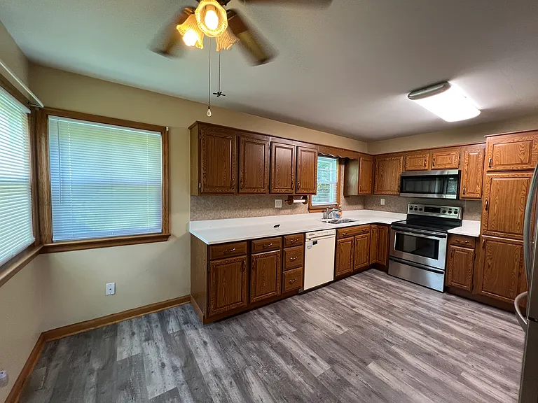 2332 Woodcrest Ave — Photo 4