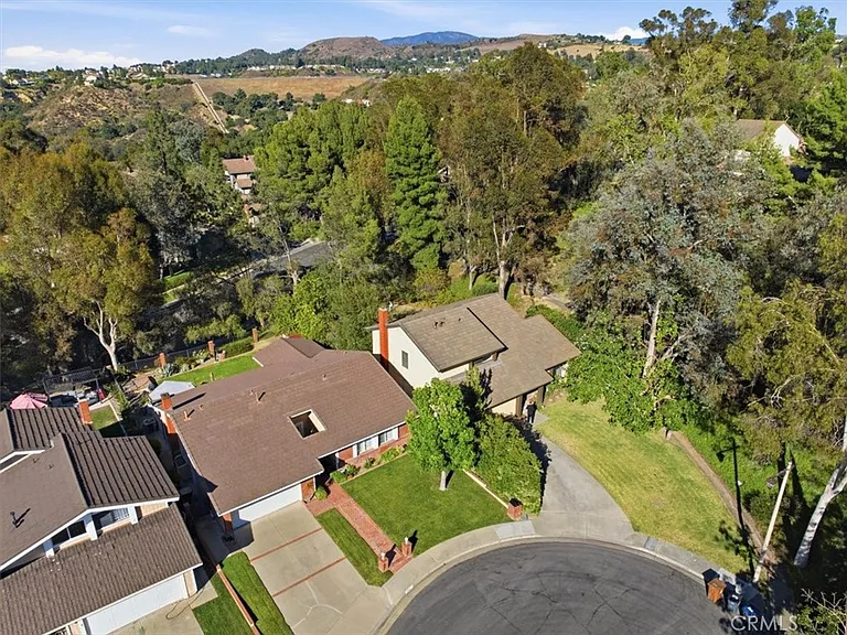 780 S Carriage Cir — Photo 1