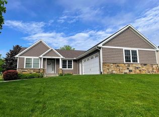 1014 Valley View Dr, Fulton, IL 61252