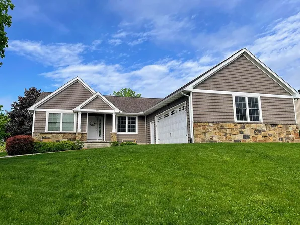 1014 Valley View Dr, Fulton, IL 61252