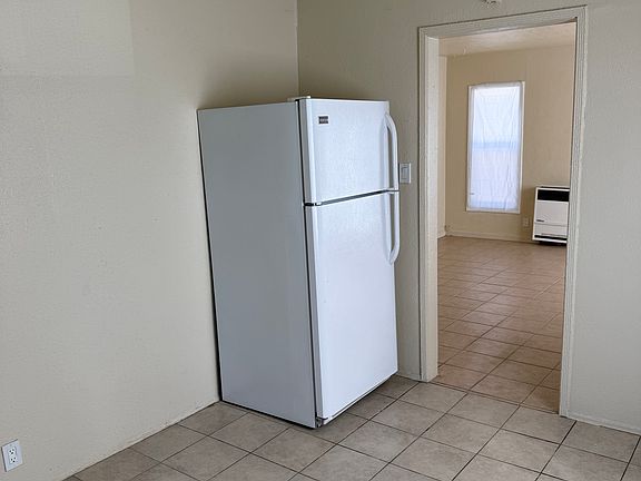 4th image of 2253 S Cochran Ave
