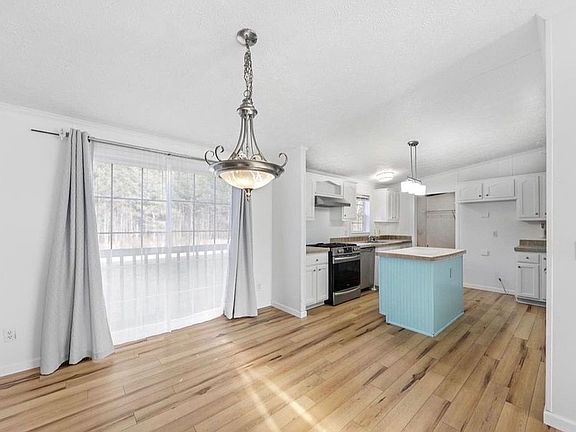 3rd image of 16445 Whitesville Rd