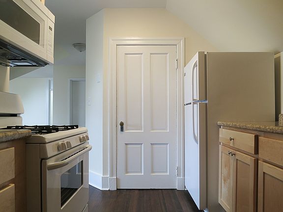 3rd image of 502 Dalton Dr #E