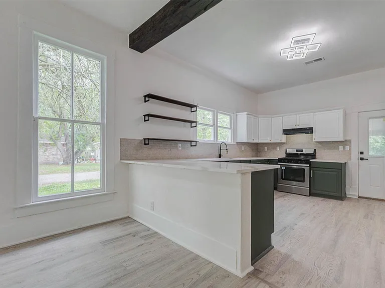 1302 Ross St — Photo 7