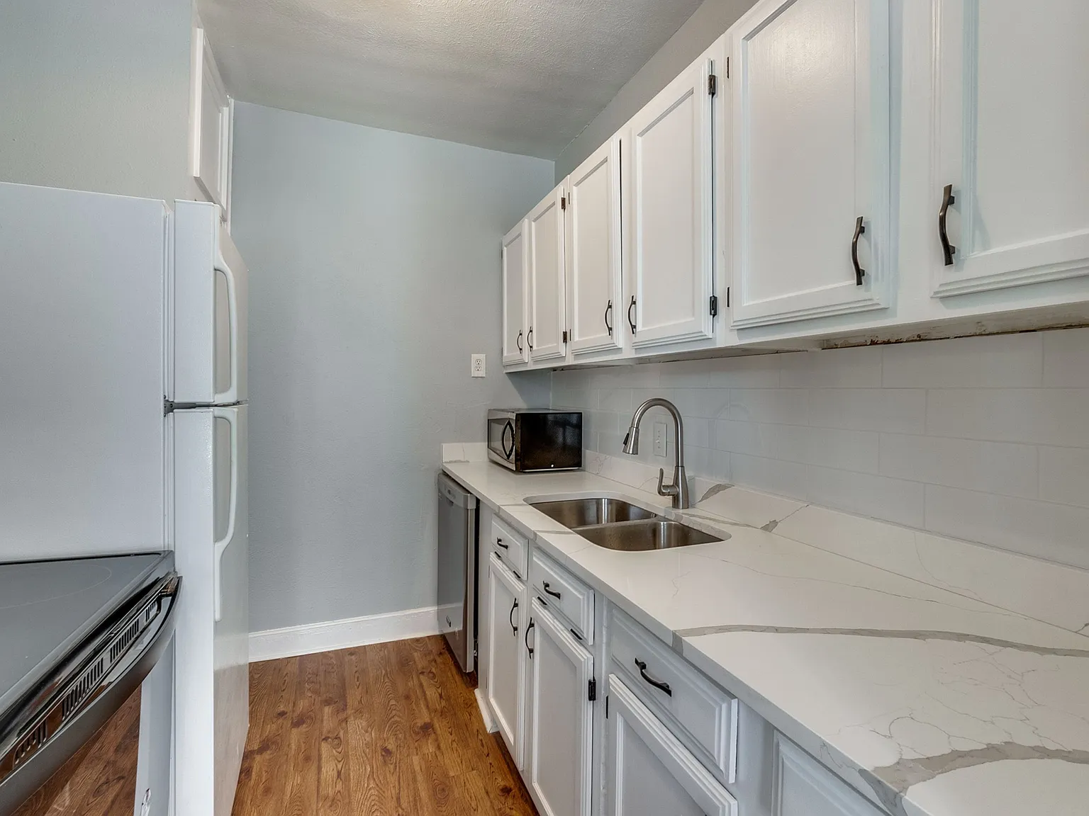 1 bed, 1.0 bath, 615 sqft, $1,395 — Photo 2