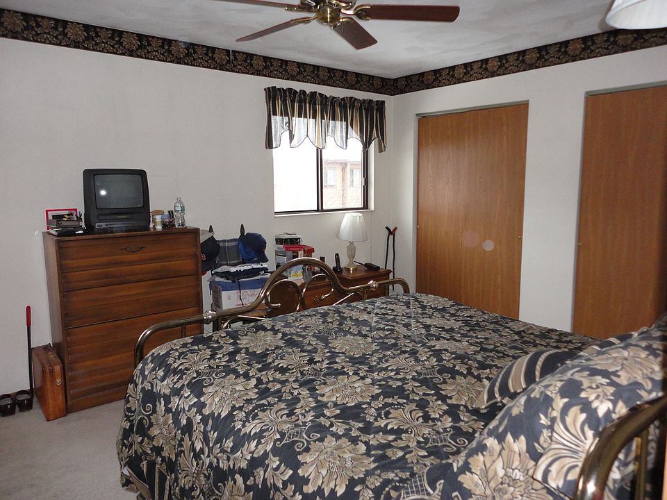 1st image of 17 Theresa Blvd
