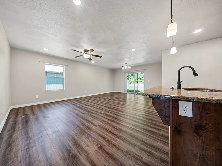 1420 S Treetop Ct — Photo 10