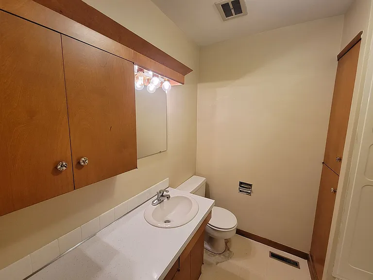 Crescent Drive 2105 — Photo 8