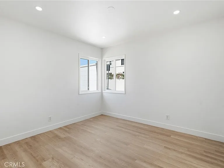 1700 Voorhees Ave — Photo 19