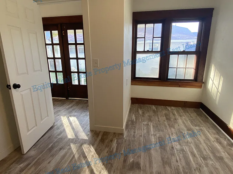 923 W Clark St #923 — Photo 7