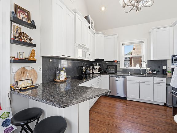 3rd image of 57 Wyoming Ave #2