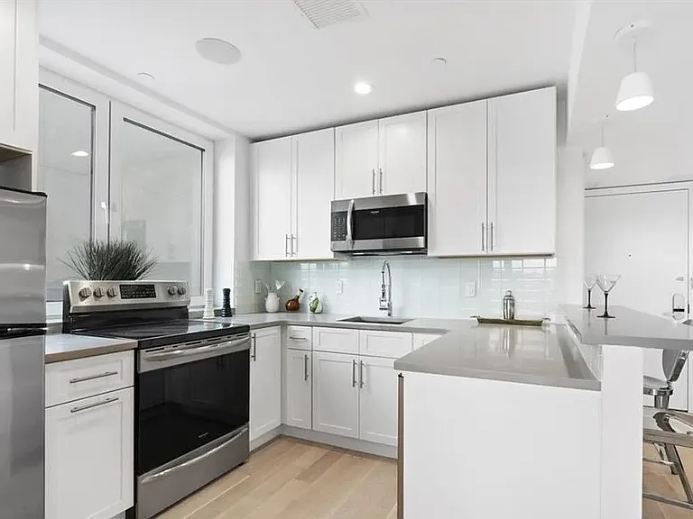 14-23 Broadway #7FTR — Photo 1
