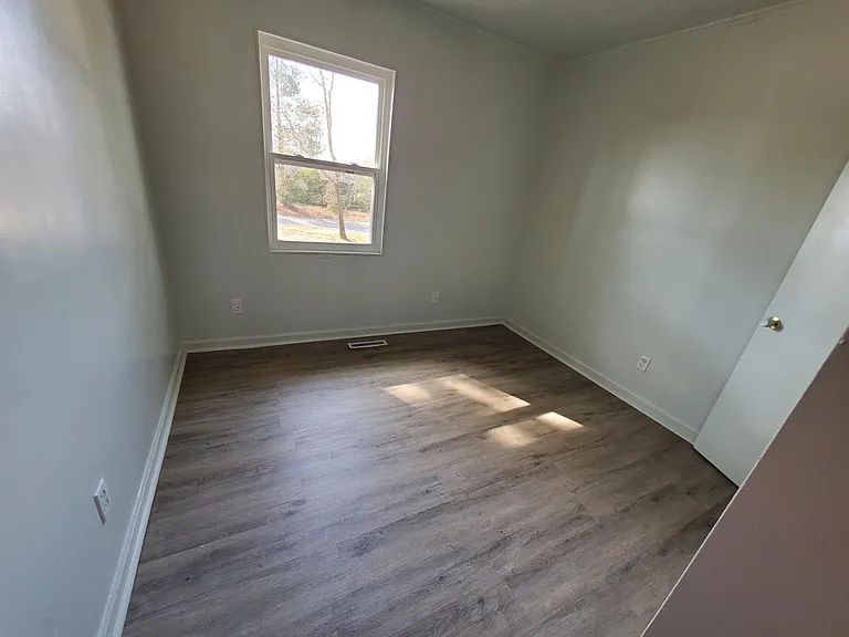 2147 Sassafras Rd — Photo 8