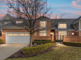 758 Seabiscuit Dr, Troy, MI 48084