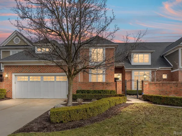 758 Seabiscuit Dr, Troy, MI 48084