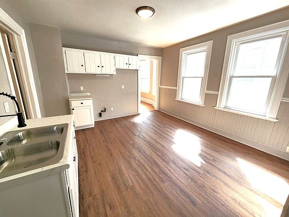 2nd image of 3027-3029 N Holton St