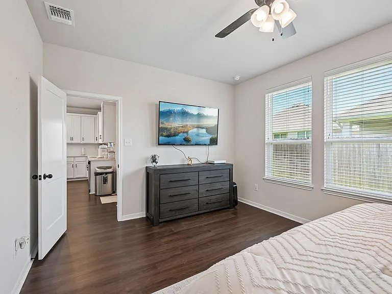 716 Killam Dr — Photo 24