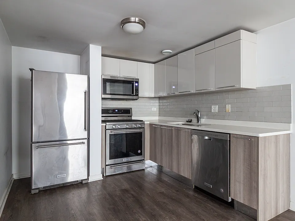 932 W Dakin St #104
