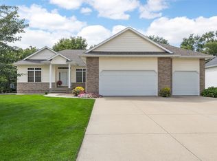 325 Landau St, Robins, IA 52328