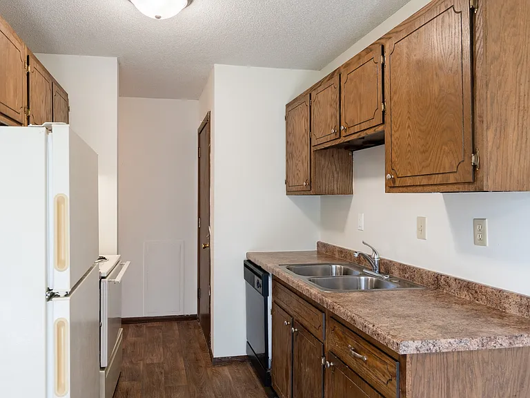 Eagan, MN Glen Pond Apartments | Kitchen