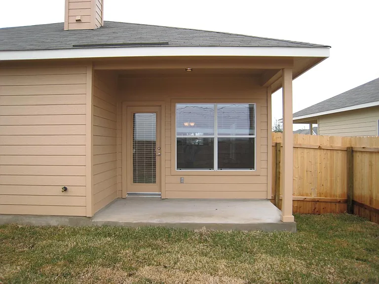 3805 Bronco Bend Loop — Photo 10