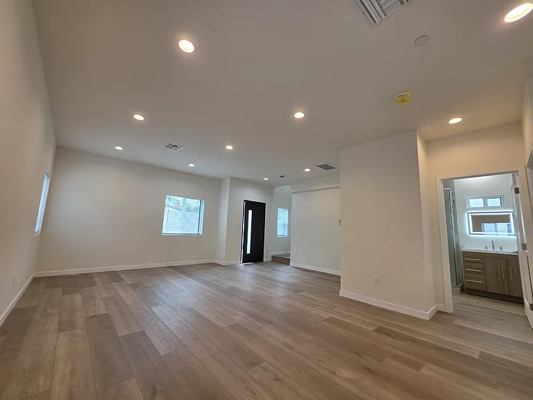 6746 Ben Ave — Photo 11
