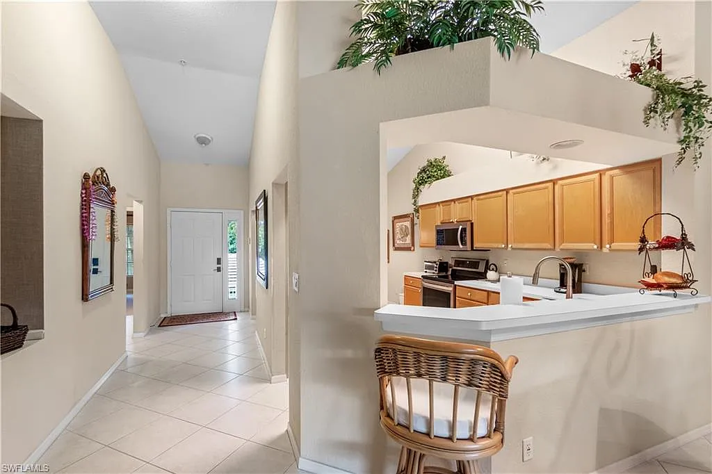 2 bed, 2.0 bath, 1592 sqft, $6,000 — Photo 4