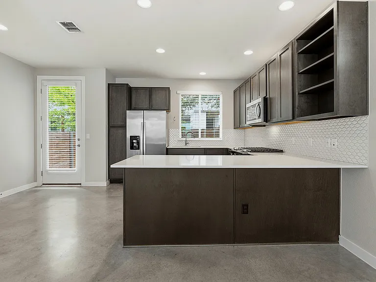 801 N Bluff Dr #33 — Photo 9