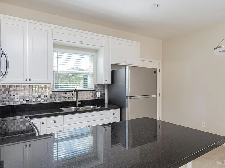 1040 N English Ave #5 — Photo 6