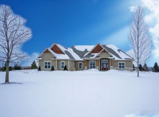 1206 Hickory Hill Pkwy W, Hubertus, WI 53033