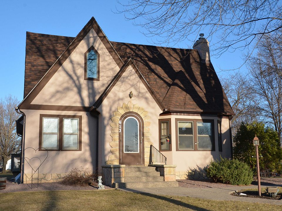 1st image of 613 2nd St NE