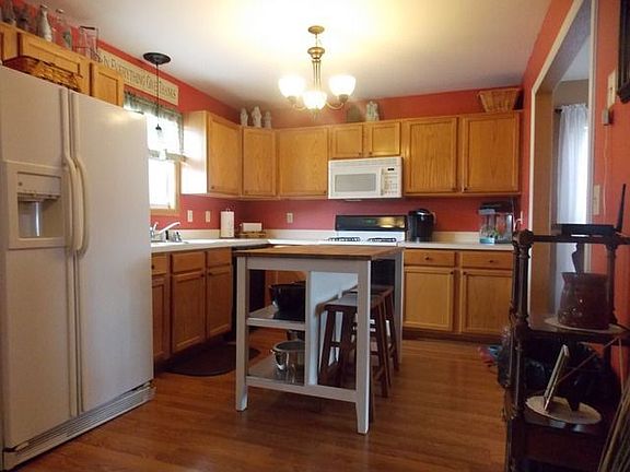 2nd image of 611 Eighth Ave