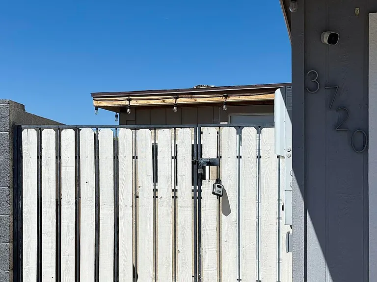 3720 W Mauna Loa Ln #STUDIO — Photo 16