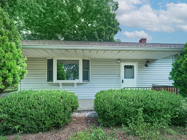 2924 Gracefield Rd — Photo 49