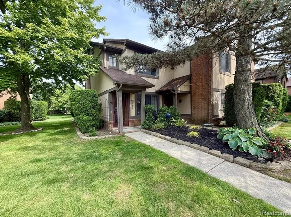1550 Meadow Side Dr #187, Rochester, MI 48307