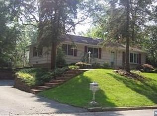 4 Stone Fence Rd, Mahwah, NJ 07430