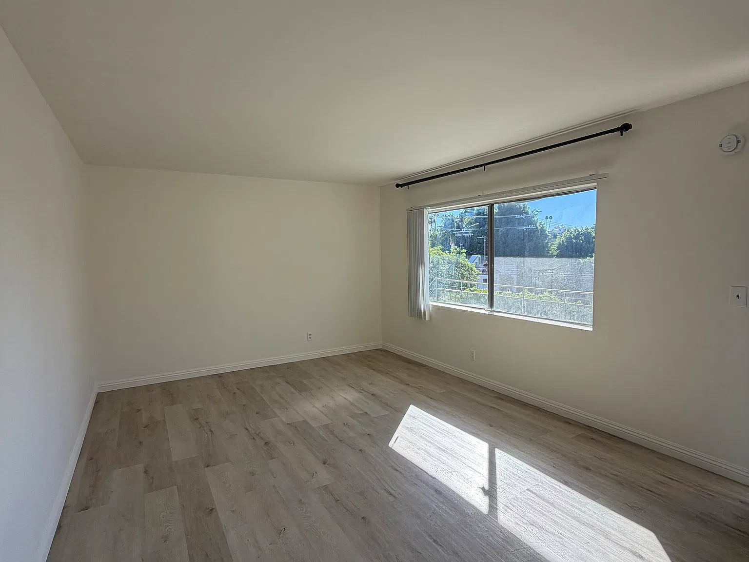 2 bed, 800 sqft, $3,495 — Photo 2