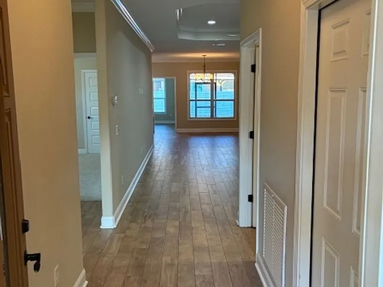 102 Miller Ct — Photo 4