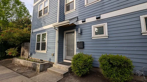 1605 SE Yukon St #B Photo 1
