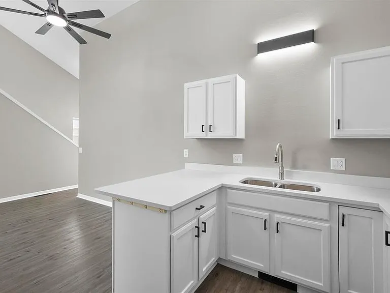 640 Tower Dr #1 — Photo 11