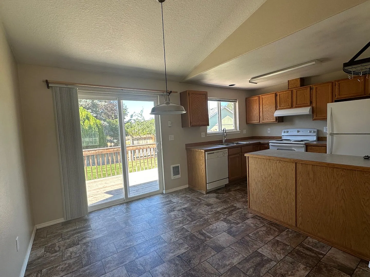 3 Bed 2 Bath Home: Fully Fenced Yard & Convenient Location — Photo 3