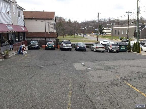 3rd image of 160 Henley Ave