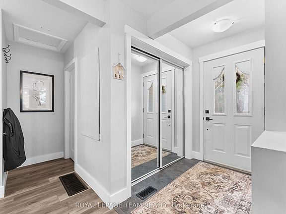 5th image of 25 Frontenac Cres
