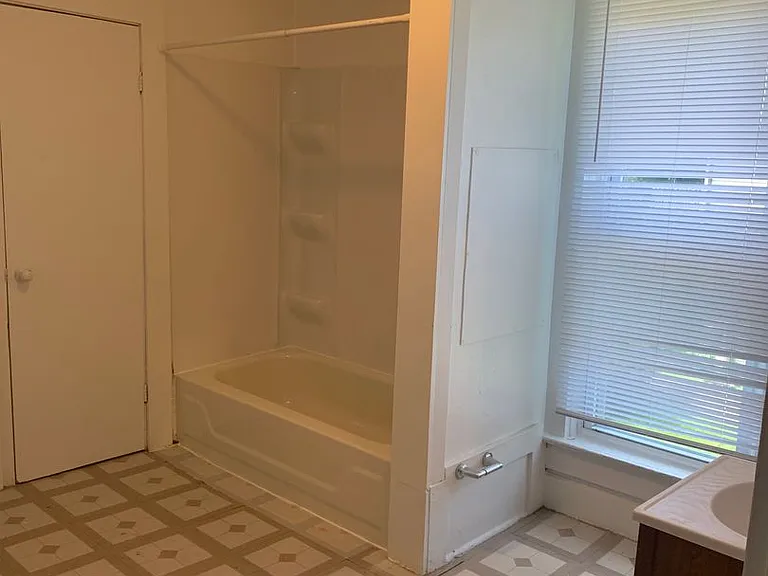 812 Walnut St — Photo 5