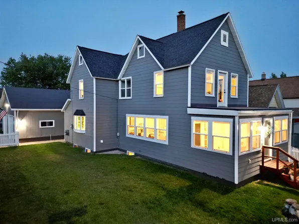 101 Houghton St, Negaunee, MI 49866